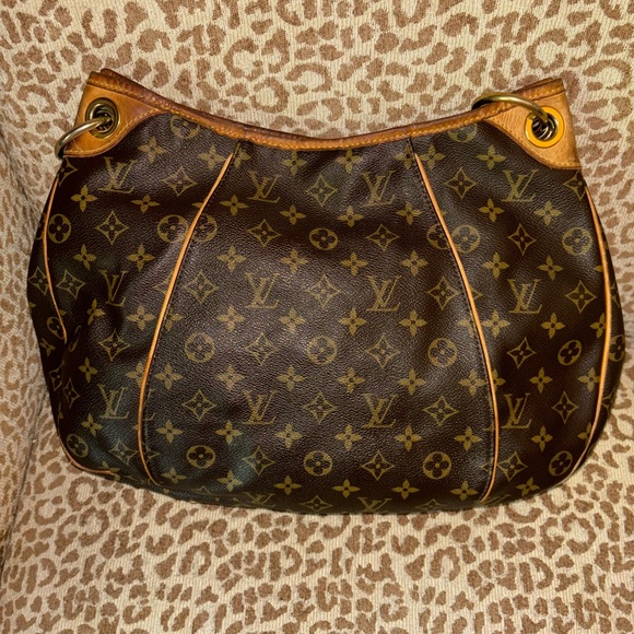 AUTHENTIC LOUIS VUITTON MONOGRAM GALLERIA PM BAG (Previously LOVED) - Picture 2 of 9